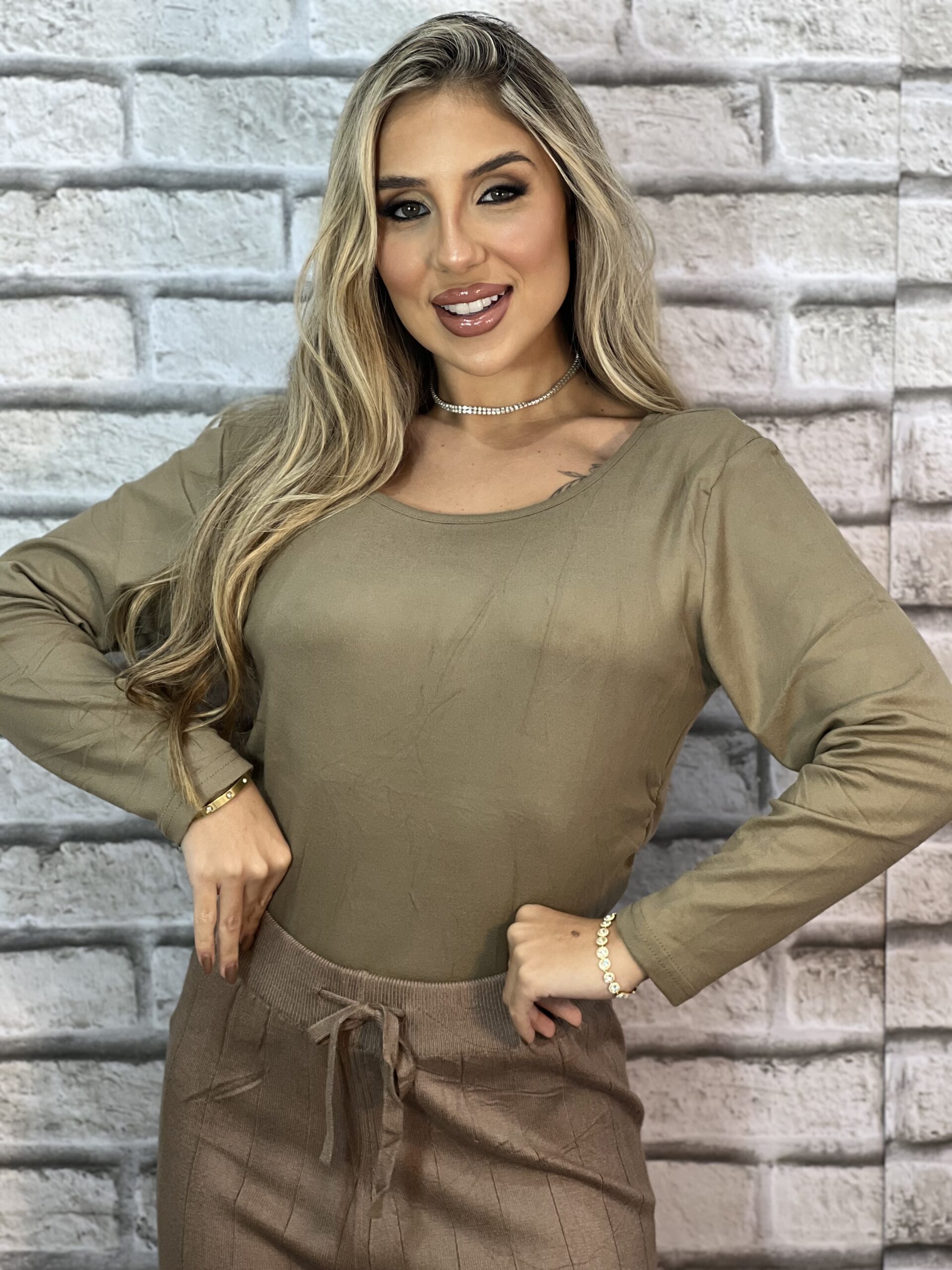 blusa drapeada anastÁcia verde oliva blusa drapeada anastÁcia verde oliva