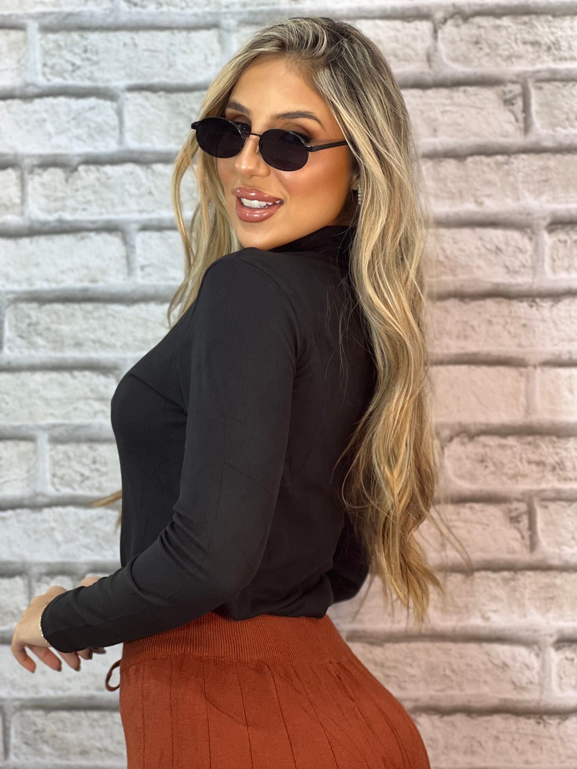 blusa flanelada gola alta fiorella preto blusa flanelada gola alta fiorella preto