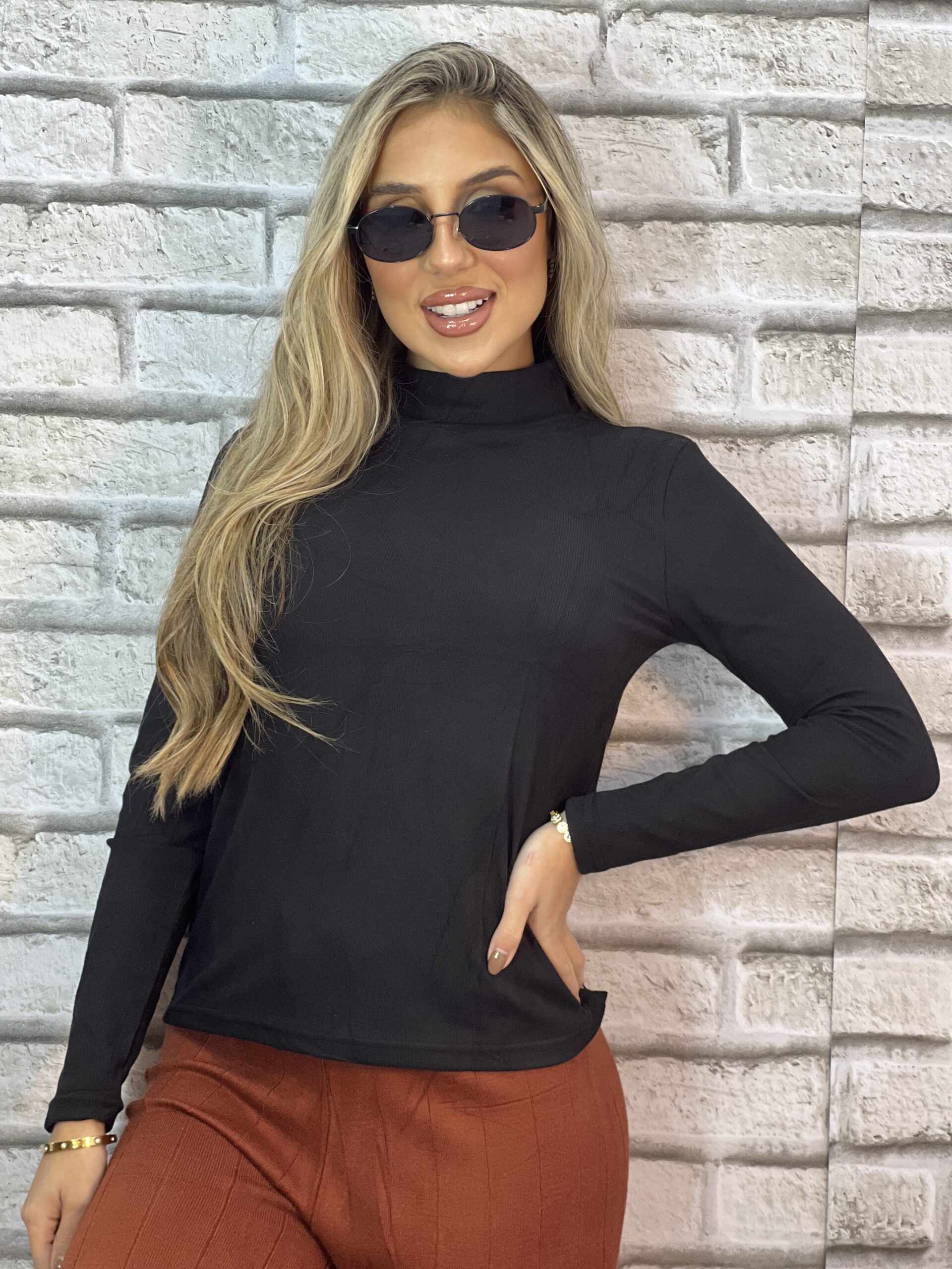 blusa flanelada gola alta fiorella preto blusa flanelada gola alta fiorella preto