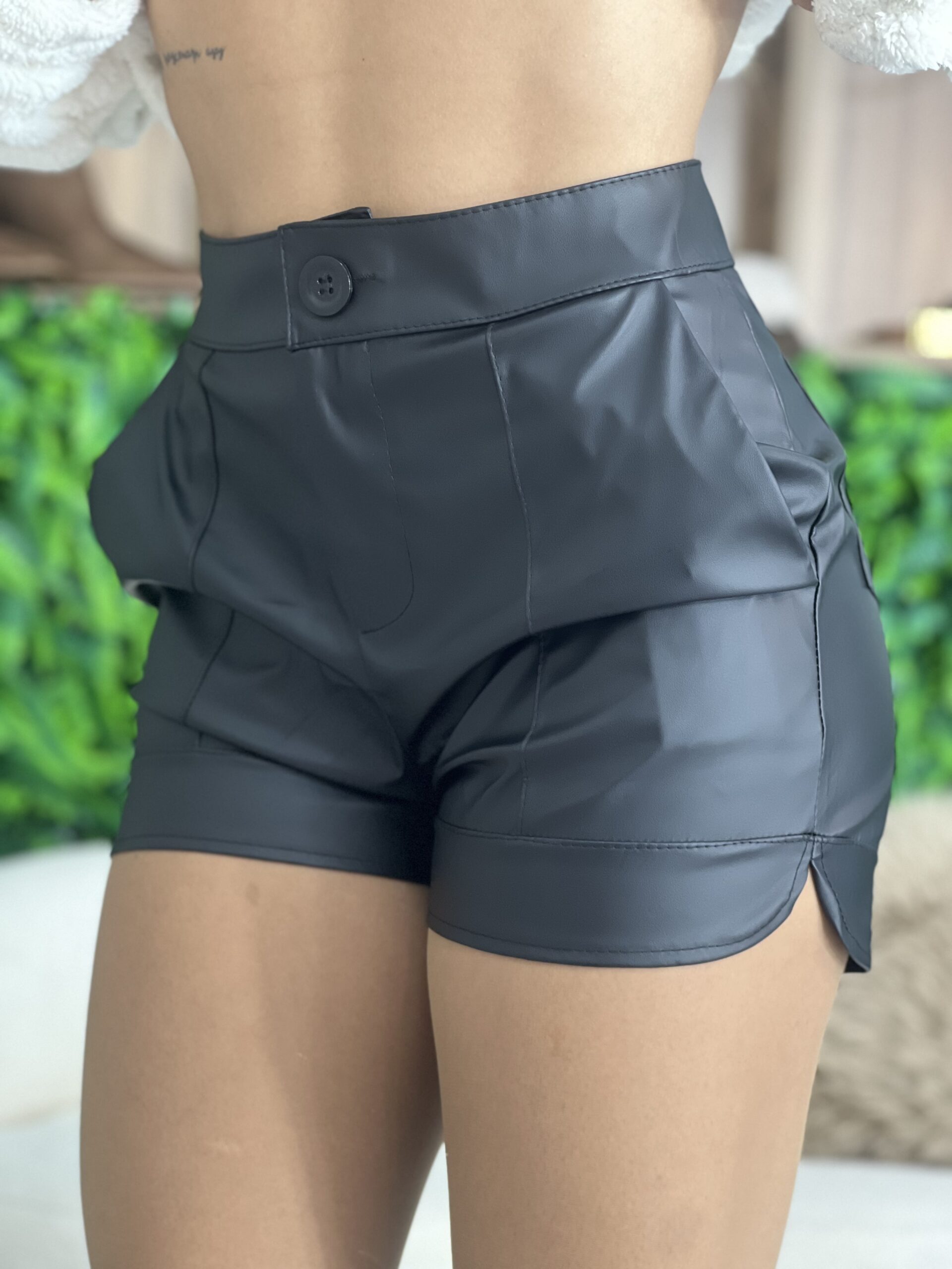 short courino rebeca preto short courino rebeca preto