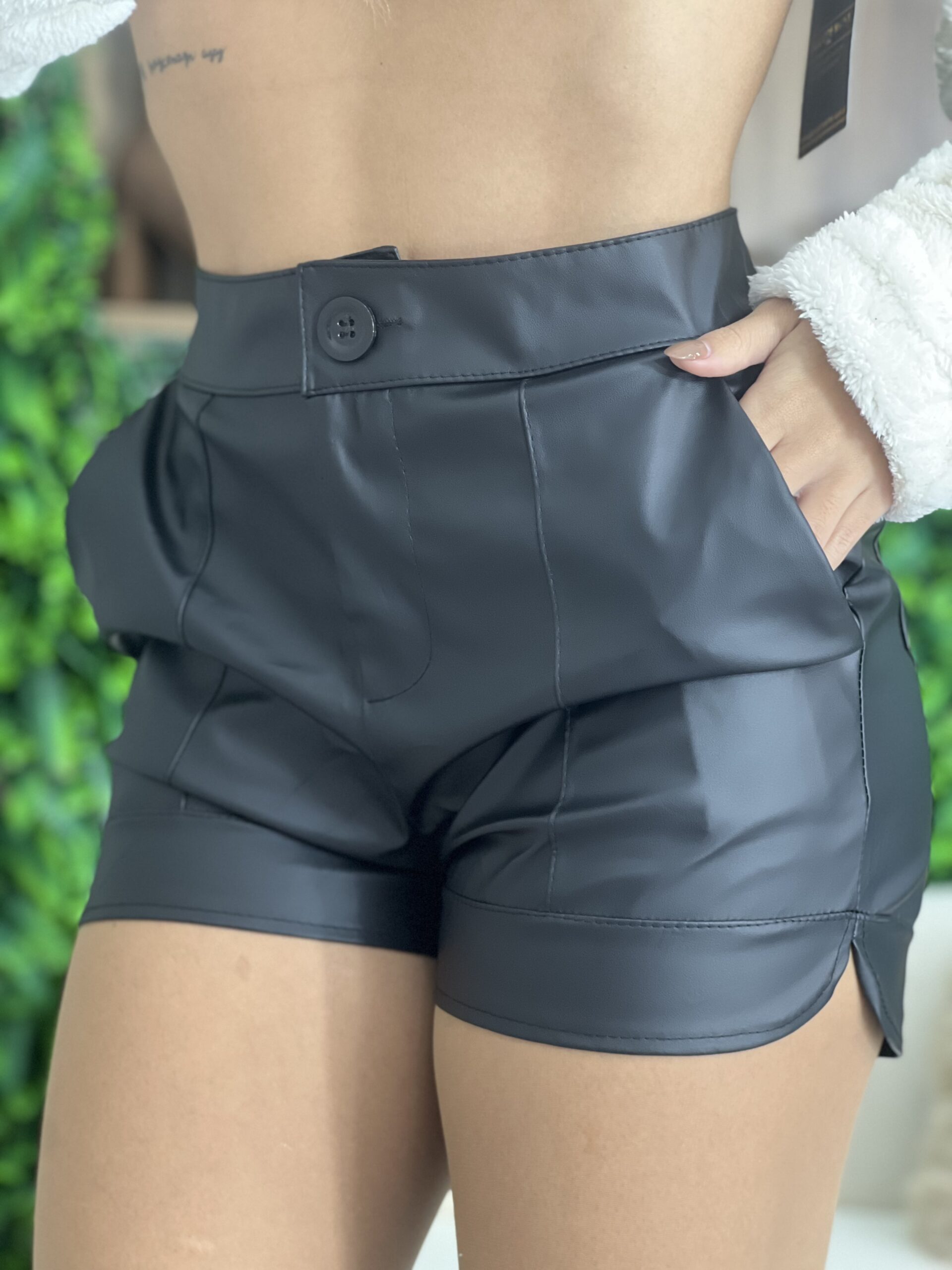 short courino rebeca preto short courino rebeca preto