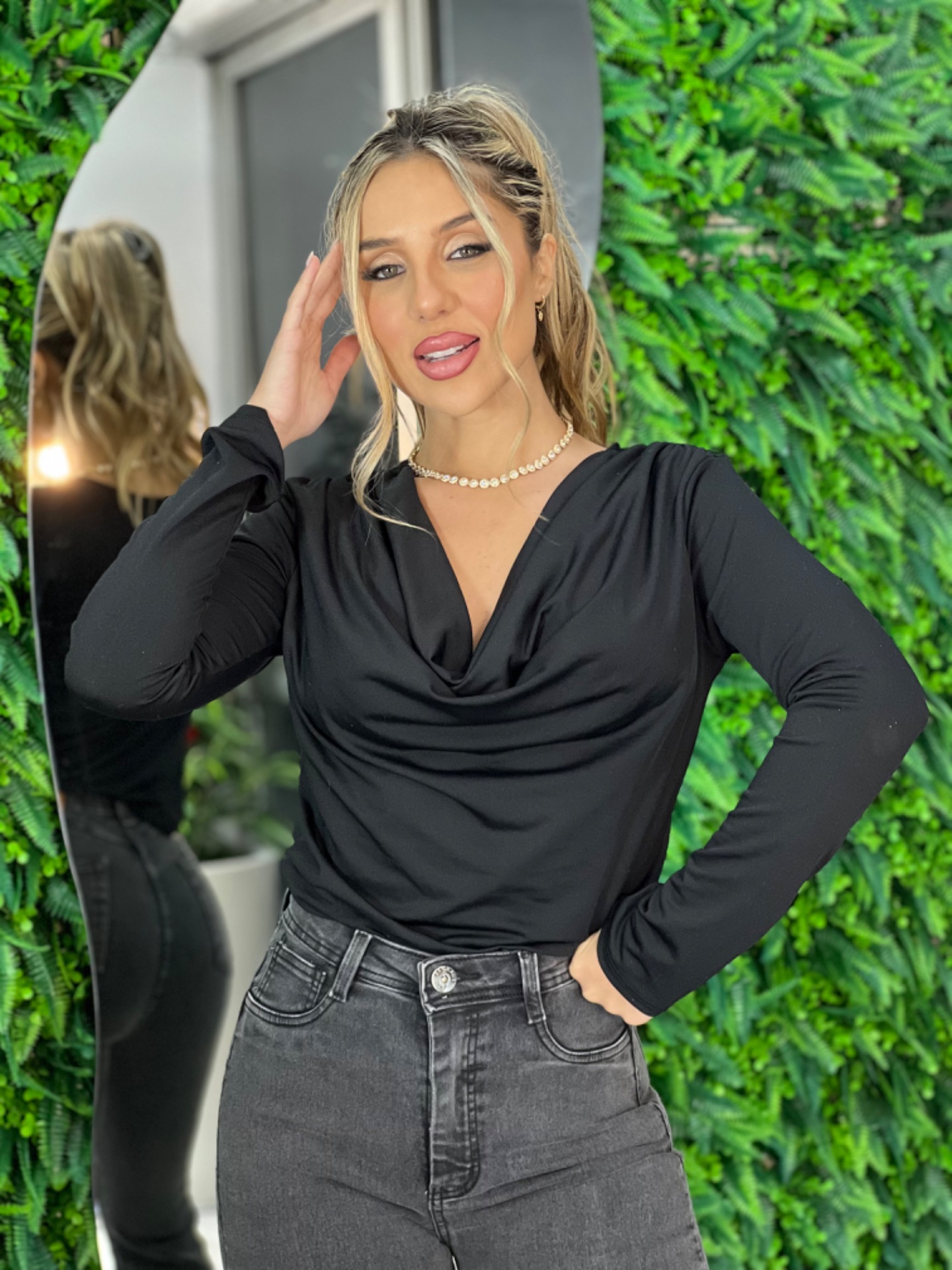 blusa gola boba simone preto blusa gola boba simone preto
